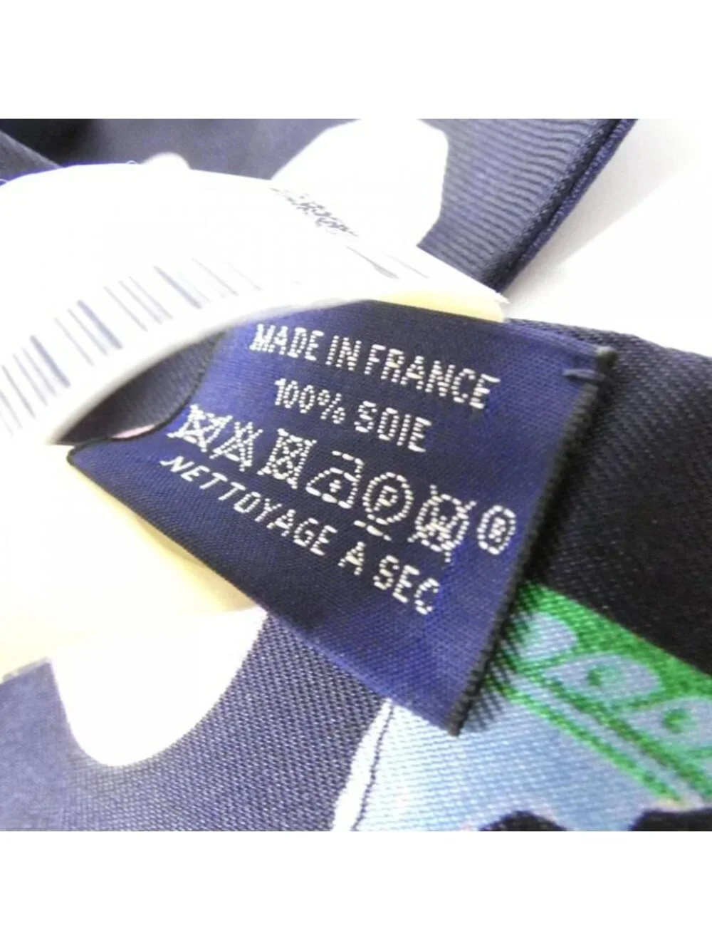 Hermes in the Pocket Scarf - Picture 3 of 3